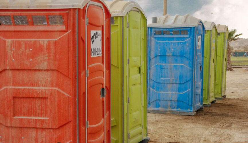 Hoe werkt een mobiel toilet (Dixi) en waar moet je op letten bij aanschaf?